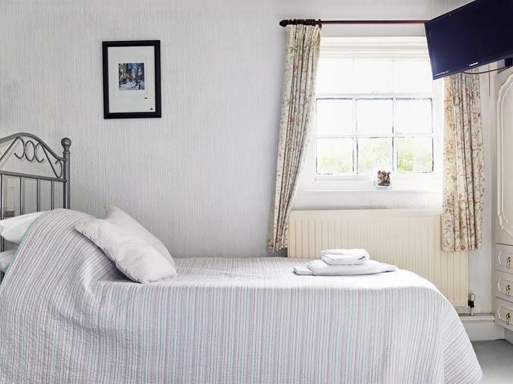 The Old Ship Inn Lowdham ภายนอก รูปภาพ