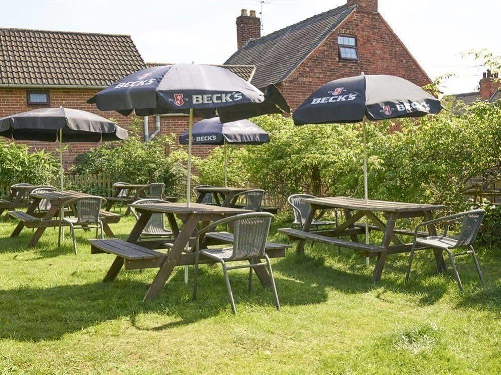 The Old Ship Inn Lowdham ภายนอก รูปภาพ