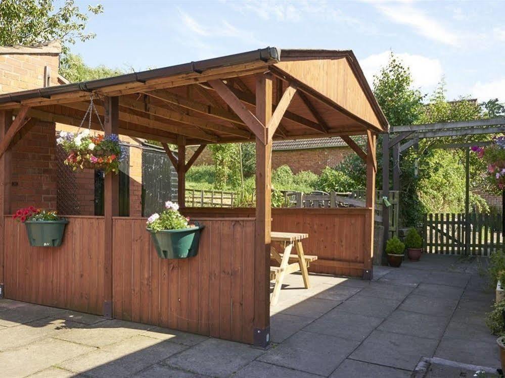 The Old Ship Inn Lowdham ภายนอก รูปภาพ