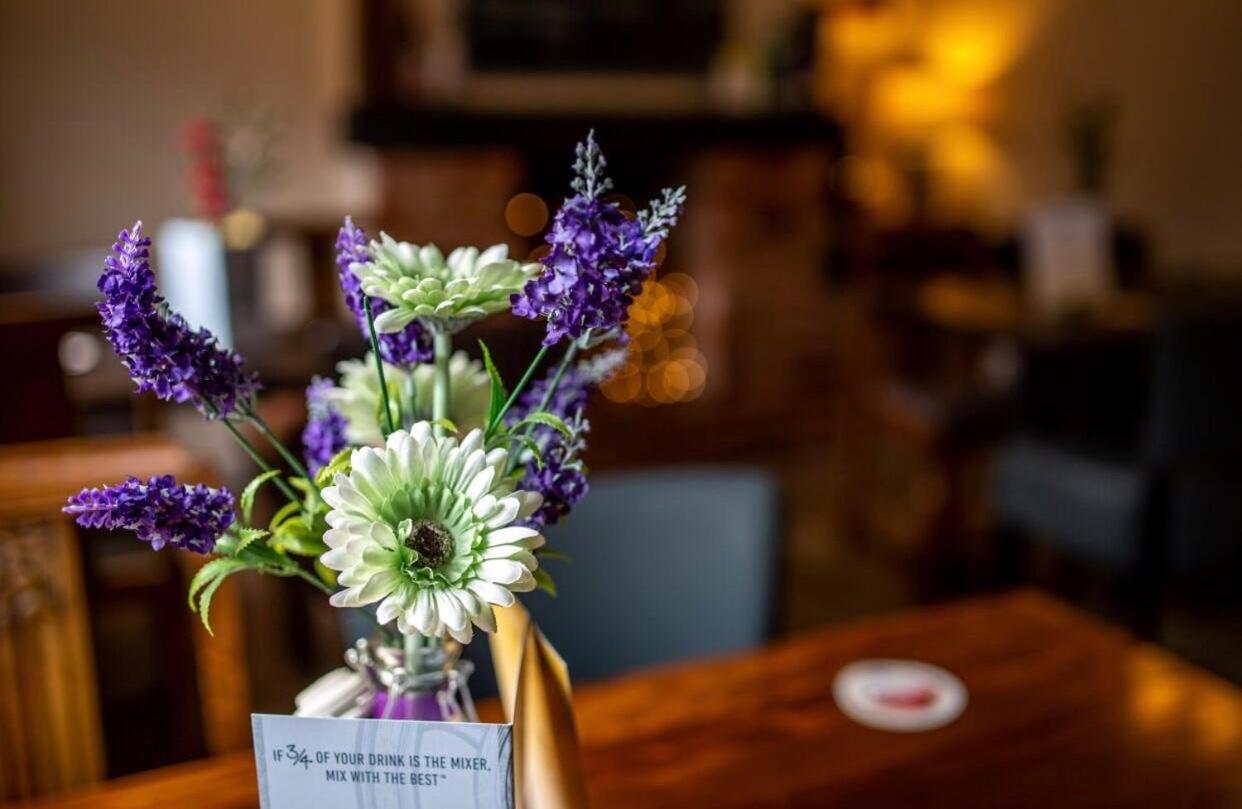 The Old Ship Inn Lowdham ภายนอก รูปภาพ