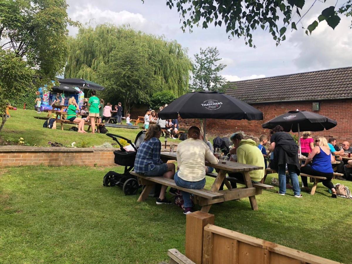 The Old Ship Inn Lowdham ภายนอก รูปภาพ